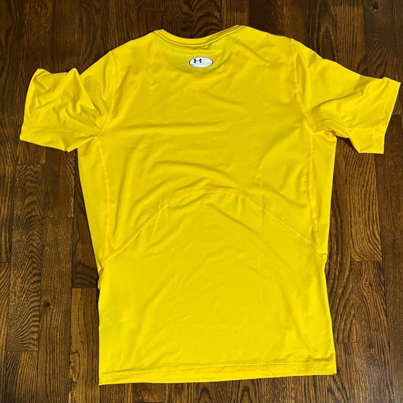 BRAND NEW! Under Armour Men's Yellow Short Sleeve Under Armour Size XL - Picture 4 of 4